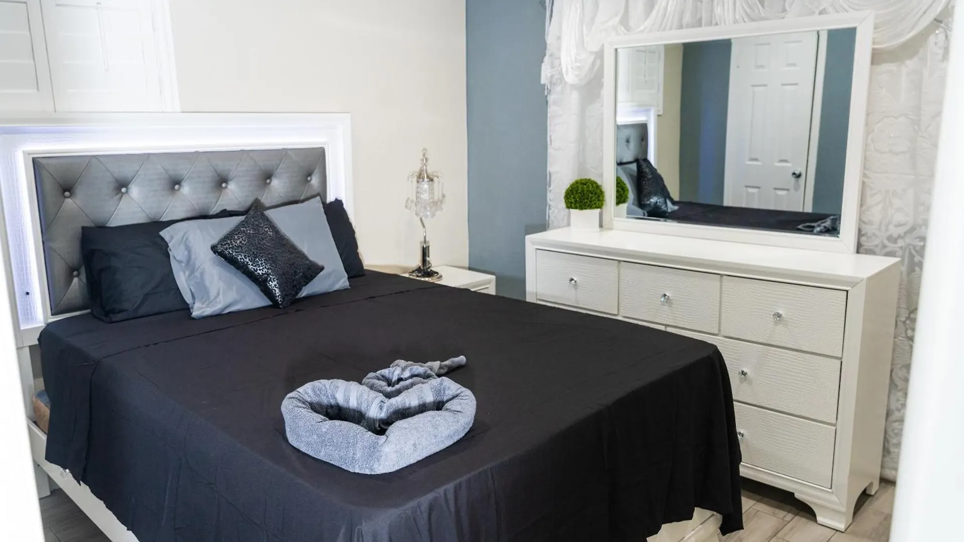 Beautiful and cozy family house pool and barbecue Villa Las Vegas
