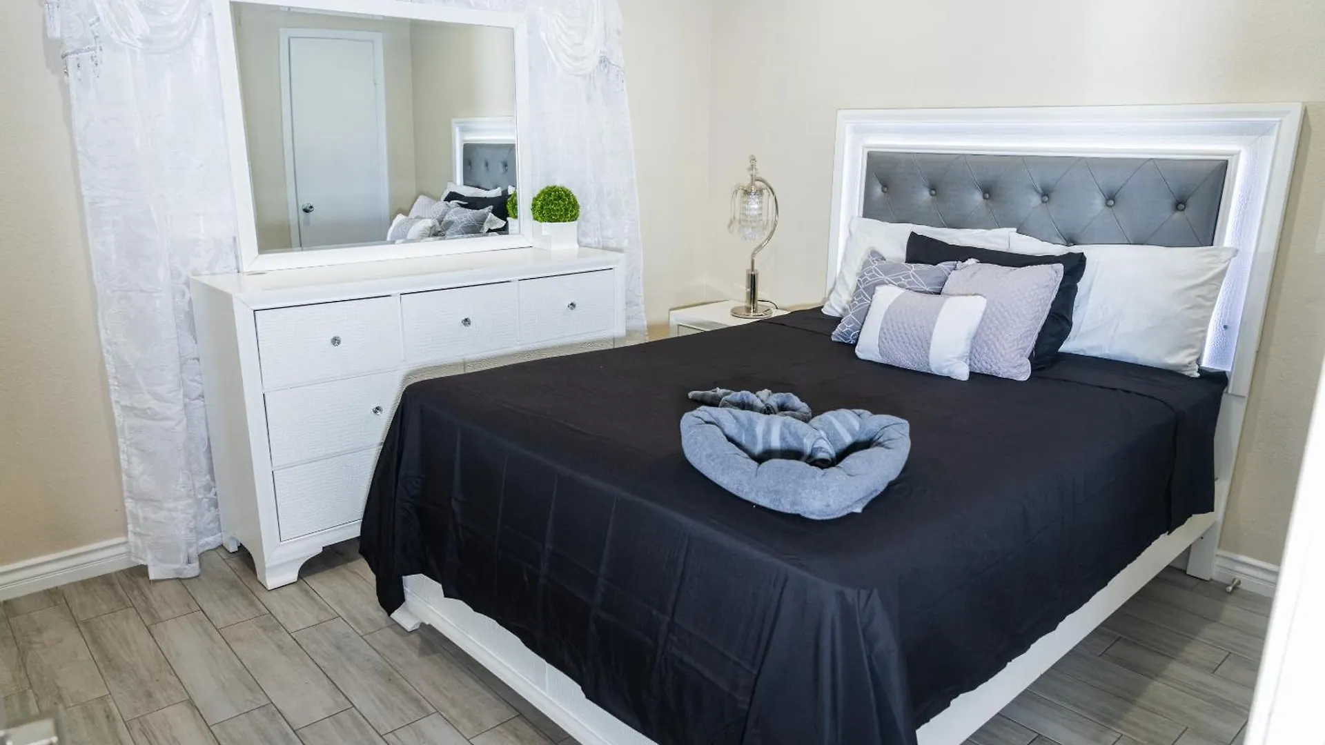 Beautiful and cozy family house pool and barbecue Villa Las Vegas