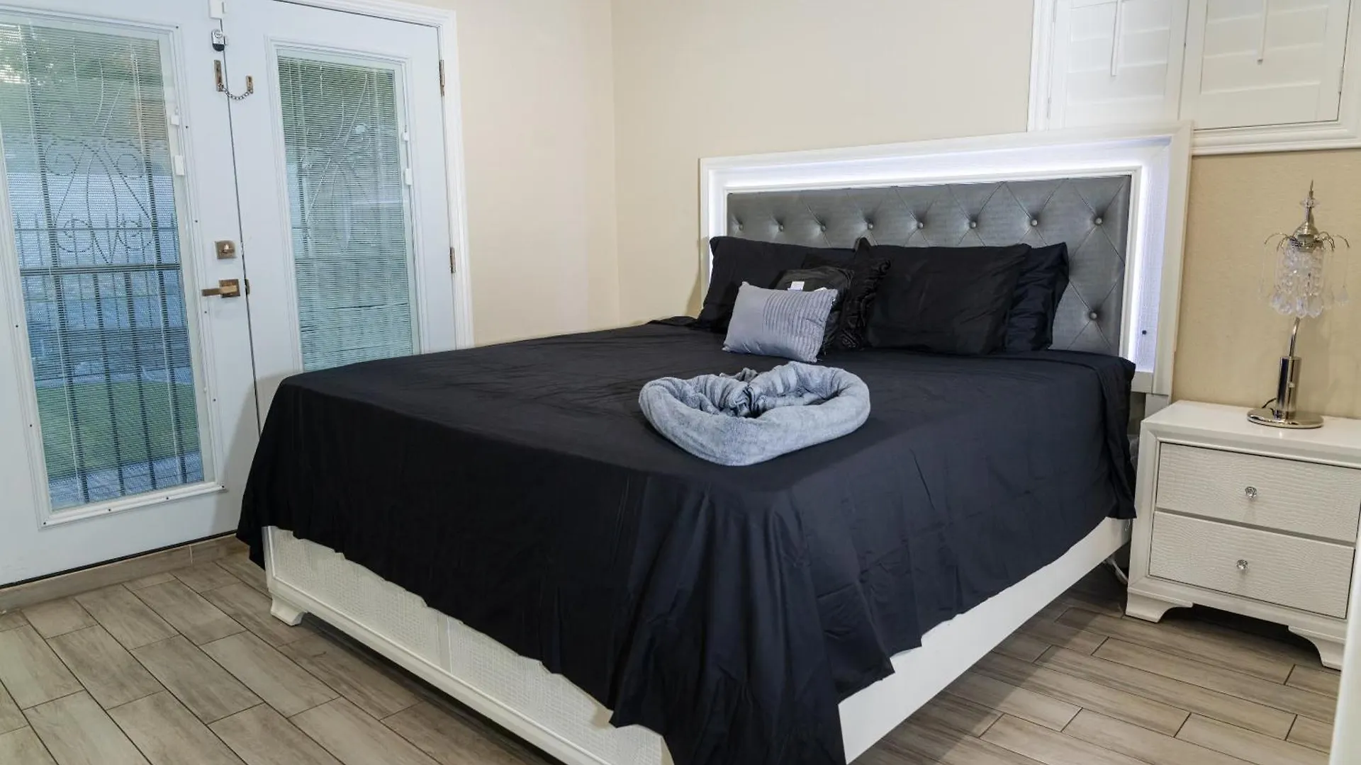 Beautiful and cozy family house pool and barbecue Villa Las Vegas