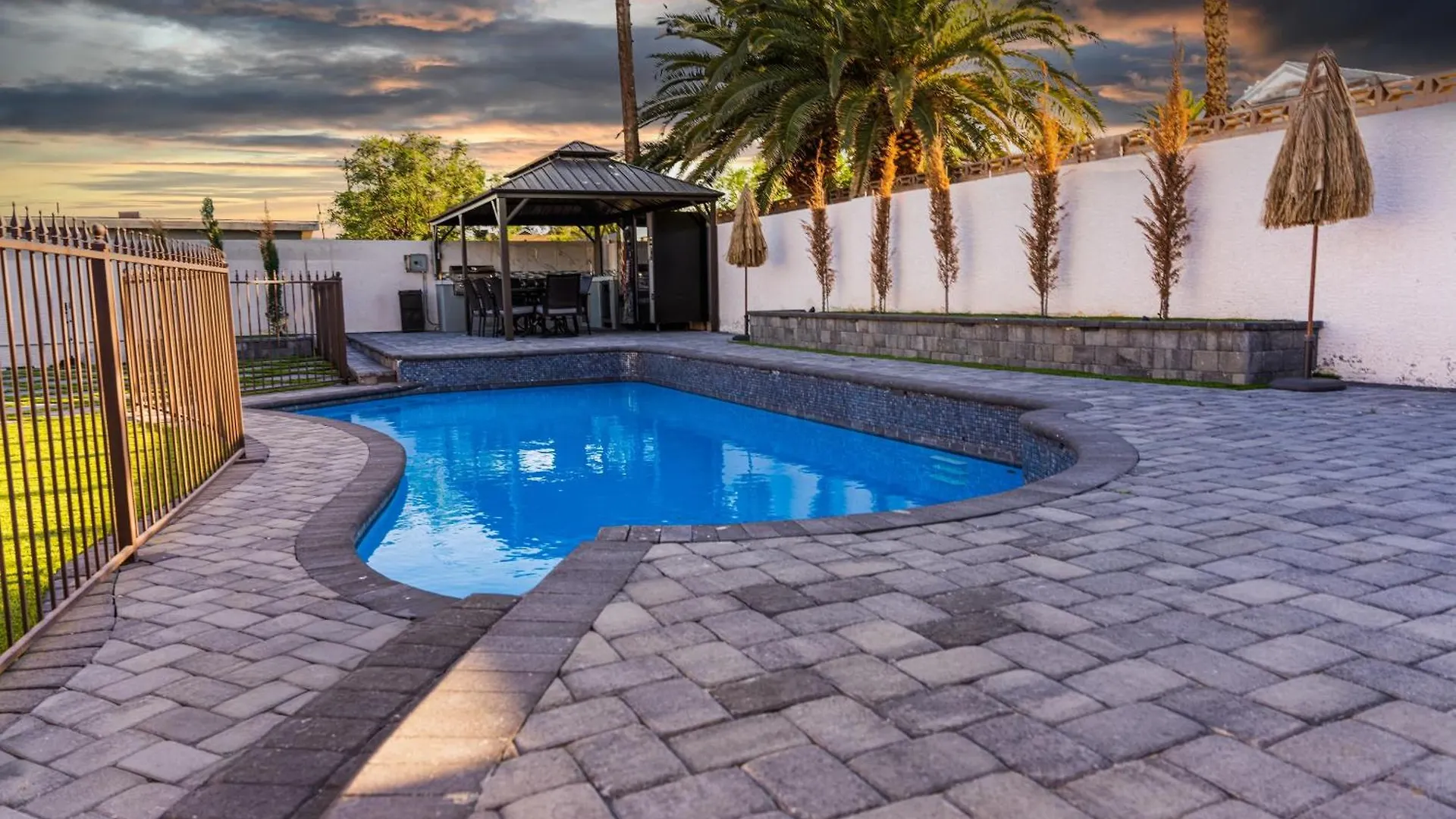 Beautiful And Cozy Family House Pool And Barbecue Villa Las Vegas
